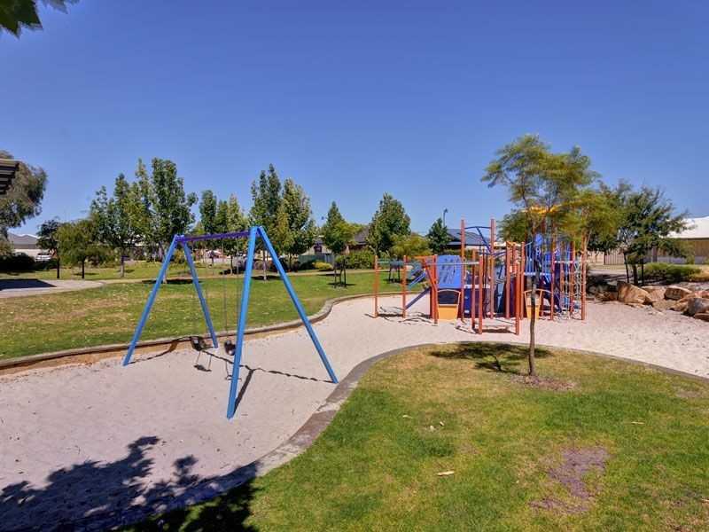 4 Versailles Parkway, Aubin Grove WA 6164