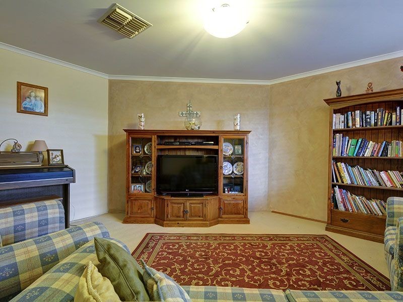 26 Avon Crescent, Atwell WA 6164