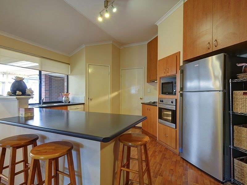 26 Avon Crescent, Atwell WA 6164