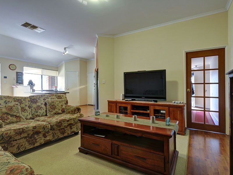 26 Avon Crescent, Atwell WA 6164