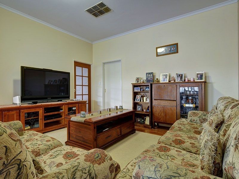 26 Avon Crescent, Atwell WA 6164