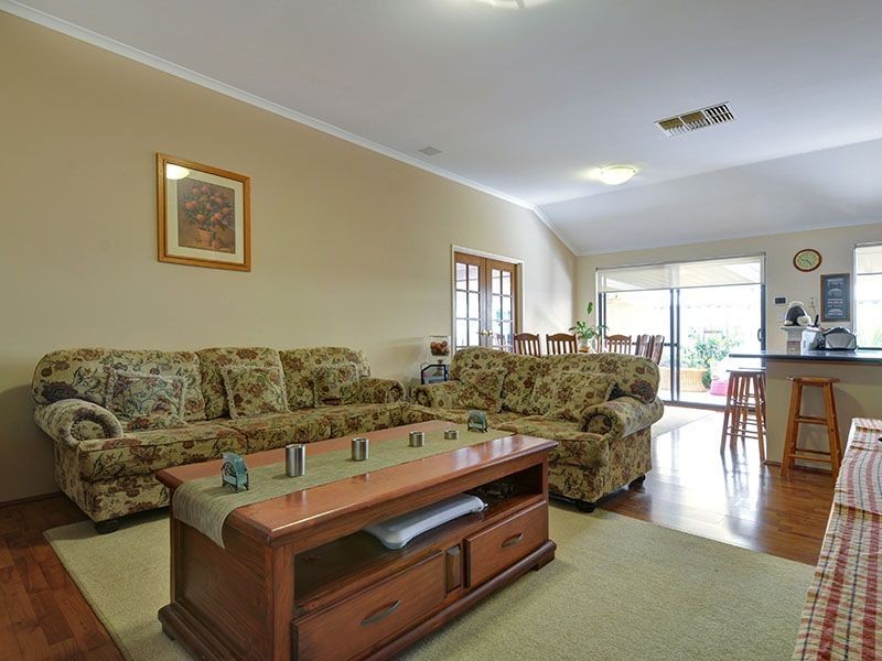 26 Avon Crescent, Atwell WA 6164