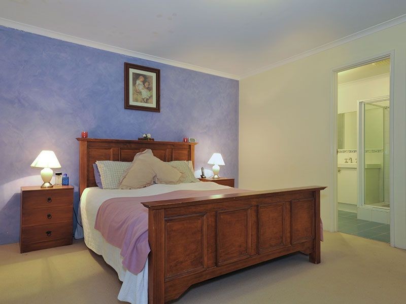 26 Avon Crescent, Atwell WA 6164