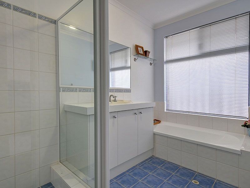 26 Avon Crescent, Atwell WA 6164