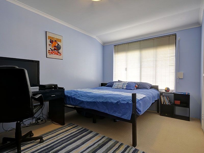 26 Avon Crescent, Atwell WA 6164