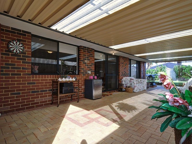 26 Avon Crescent, Atwell WA 6164