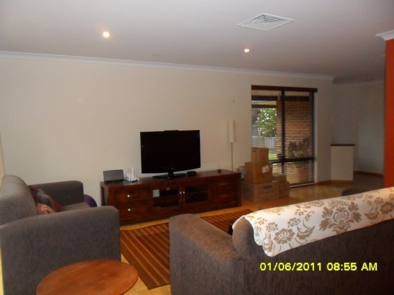 24 Lombe Gardens, Atwell WA 6164