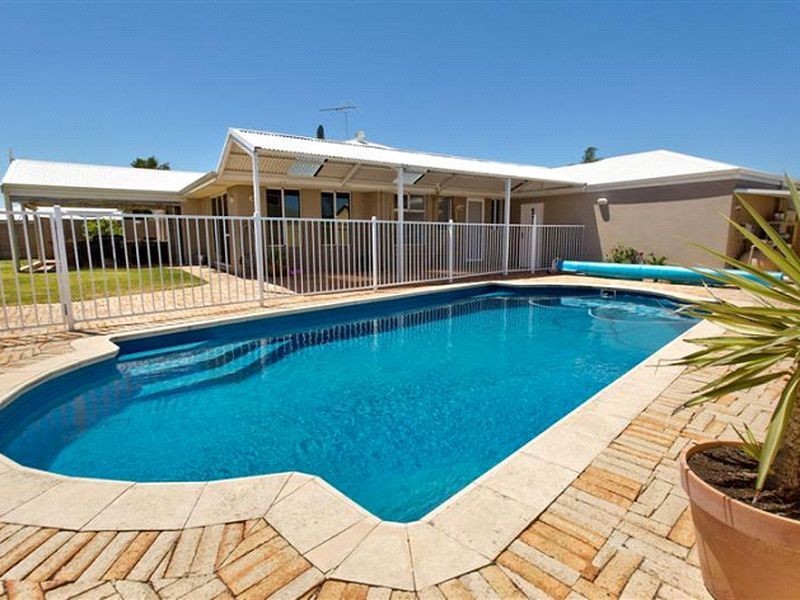 32 Avon Crescent, Atwell WA 6164