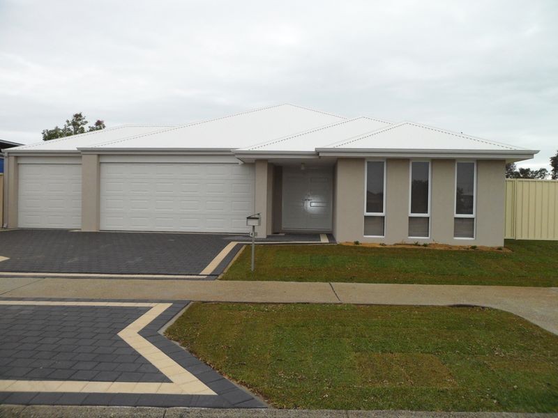 4 Ashendon Boulevard, Hammond Park WA 6164