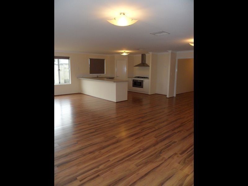 4 Ashendon Boulevard, Hammond Park WA 6164