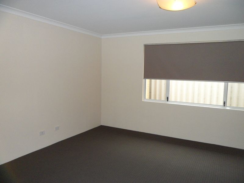 4 Ashendon Boulevard, Hammond Park WA 6164