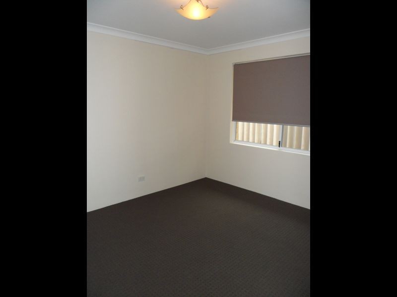 4 Ashendon Boulevard, Hammond Park WA 6164