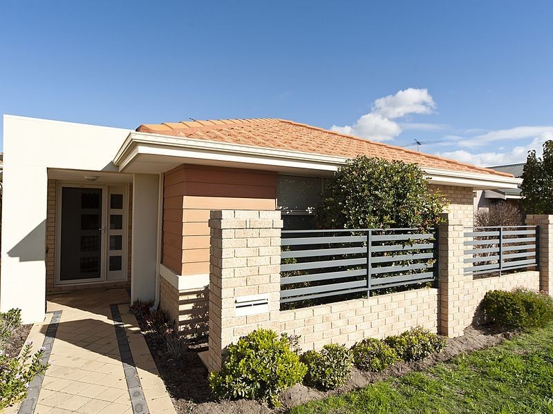 15 Yarra Promenade, Hammond Park WA 6164