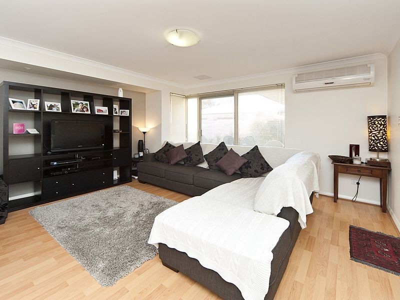 15 Yarra Promenade, Hammond Park WA 6164
