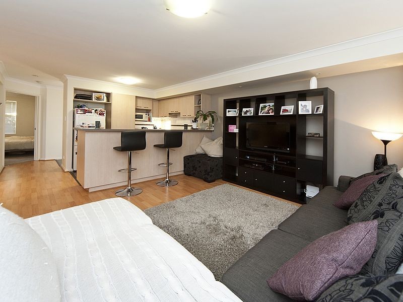 15 Yarra Promenade, Hammond Park WA 6164