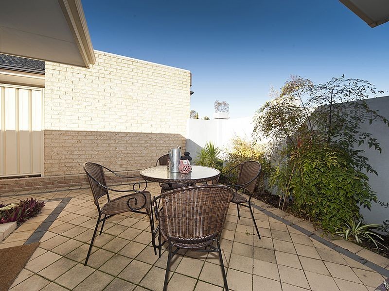 15 Yarra Promenade, Hammond Park WA 6164