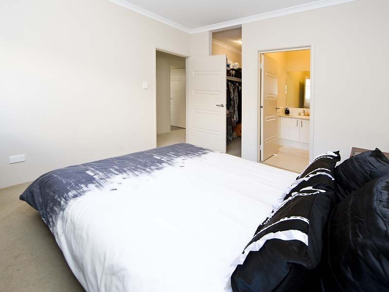 9b Teocote Crescent, Aubin Grove WA 6164