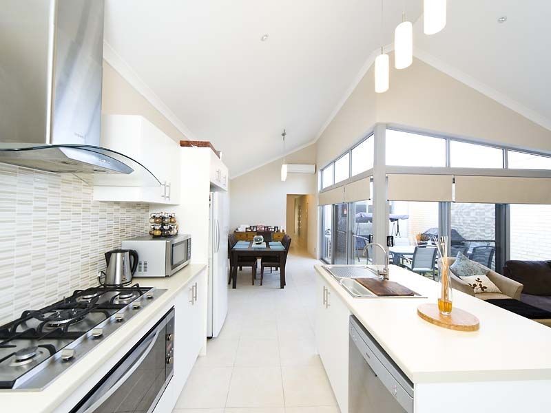 9b Teocote Crescent, Aubin Grove WA 6164