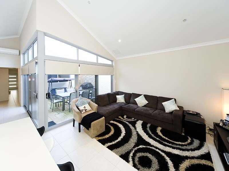 9b Teocote Crescent, Aubin Grove WA 6164