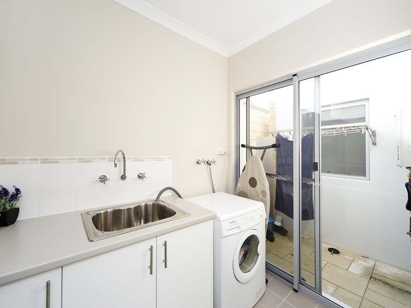 9b Teocote Crescent, Aubin Grove WA 6164