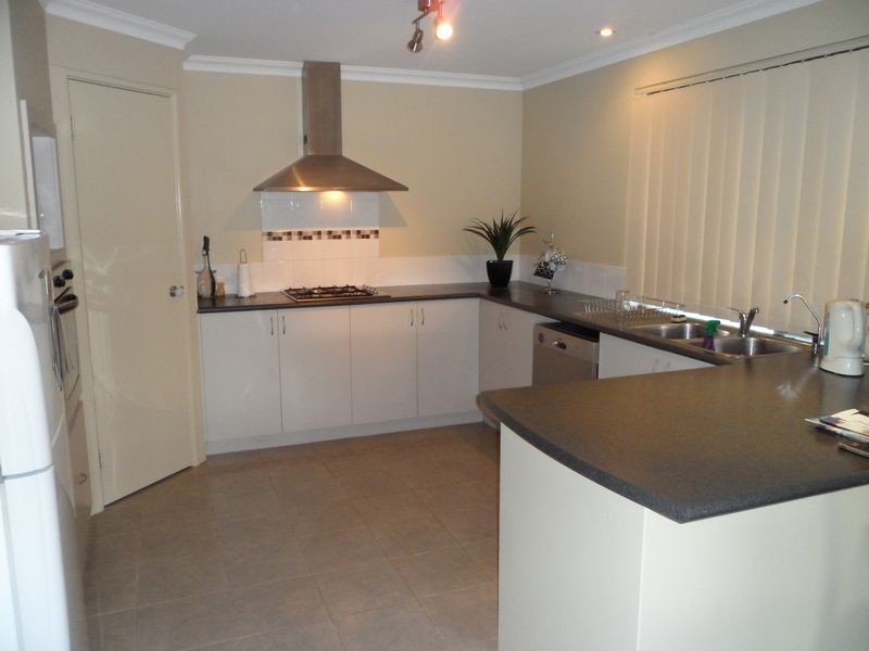 4 Yengo Mews, Aubin Grove WA 6164