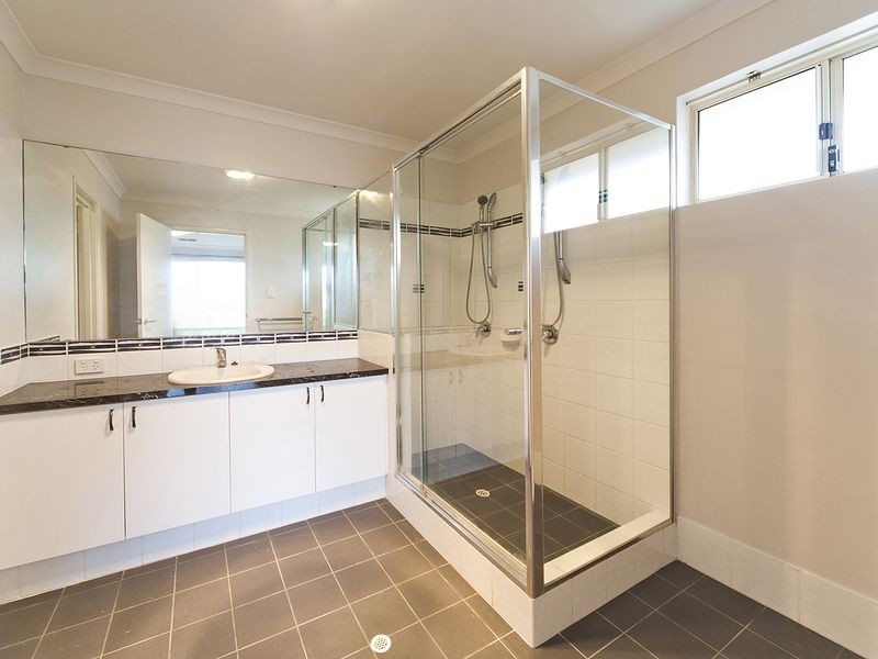 31 Flametree Bend, Hammond Park WA 6164