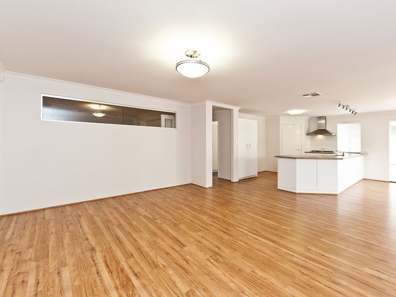 31 Flametree Bend, Hammond Park WA 6164