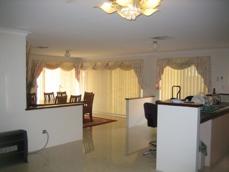 1 Barcroft Court, Atwell WA 6164