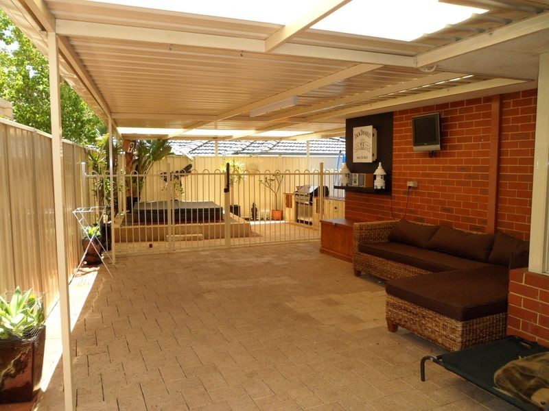 210 Glen Iris Drive, Jandakot WA 6164