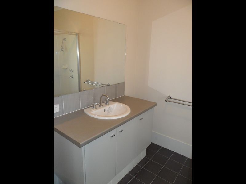 8 Featherflower Road, Hammond Park WA 6164