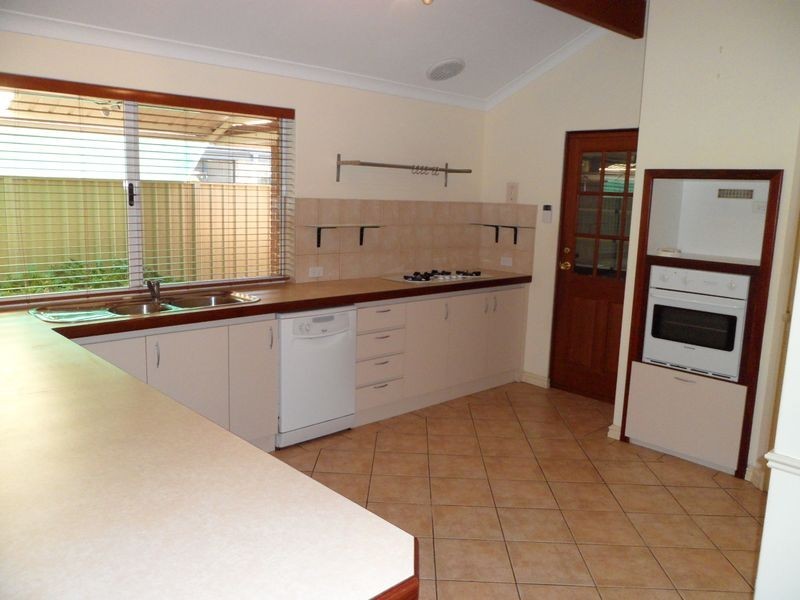 12 Strand Close, Atwell WA 6164