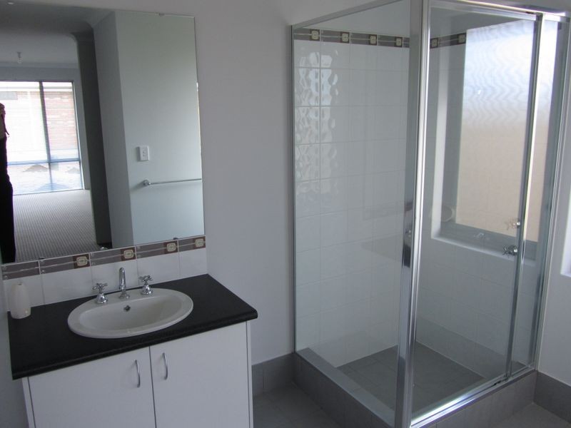 28 Johnsonia Bend, Hammond Park WA 6164