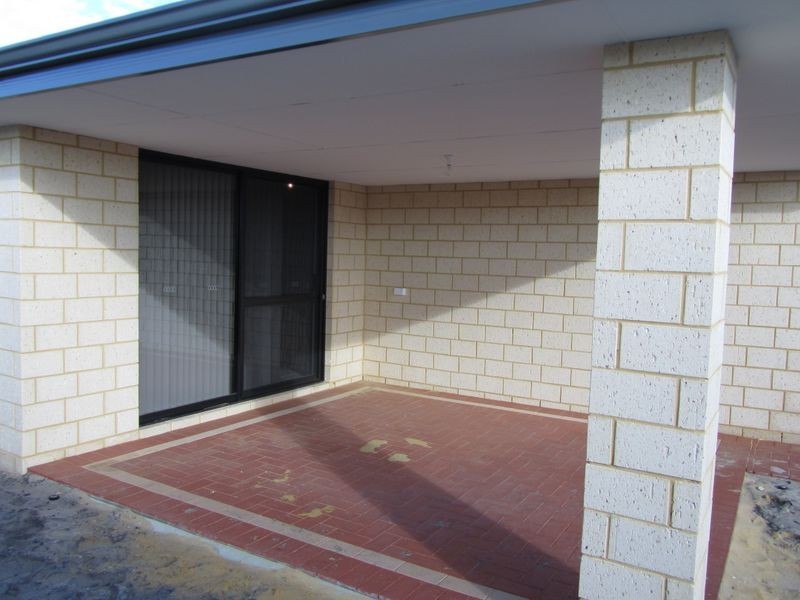 28 Johnsonia Bend, Hammond Park WA 6164