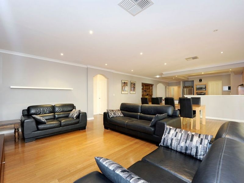 56 Sinagra Way, Yangebup WA 6164