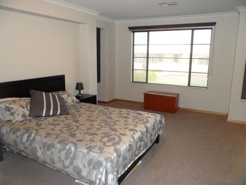 6 Aromatic Crescent, Atwell WA 6164