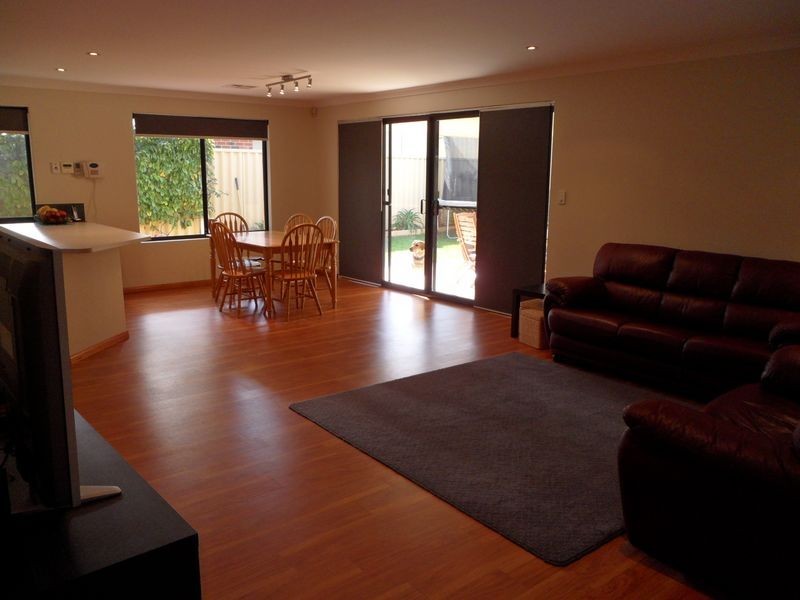 6 Aromatic Crescent, Atwell WA 6164