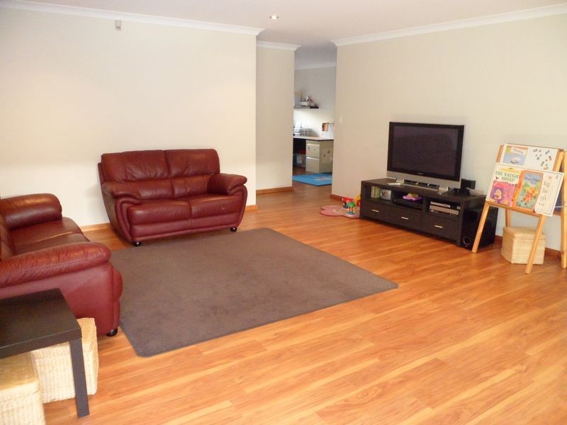 6 Aromatic Crescent, Atwell WA 6164