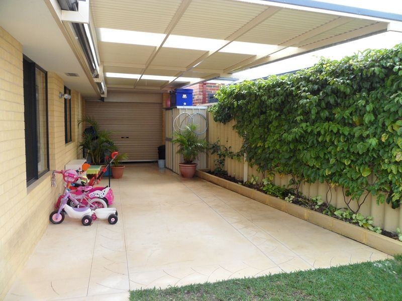 6 Aromatic Crescent, Atwell WA 6164