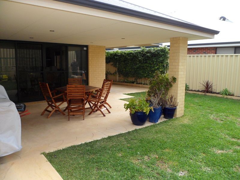 6 Aromatic Crescent, Atwell WA 6164