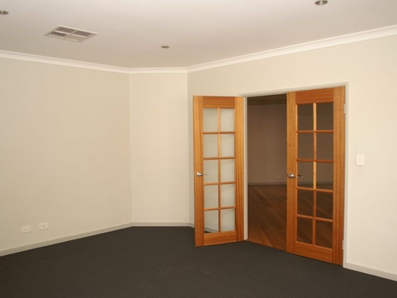 18 La Fayette Boulevard, Bibra Lake WA 6163