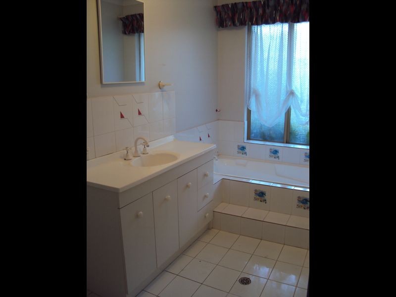 16 Ingvarson Way, Bibra Lake WA 6163