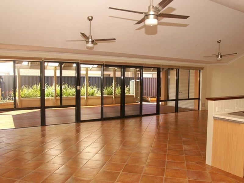 14 Concord Terrace, Atwell WA 6164