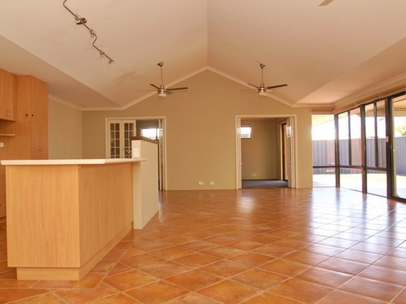 14 Concord Terrace, Atwell WA 6164