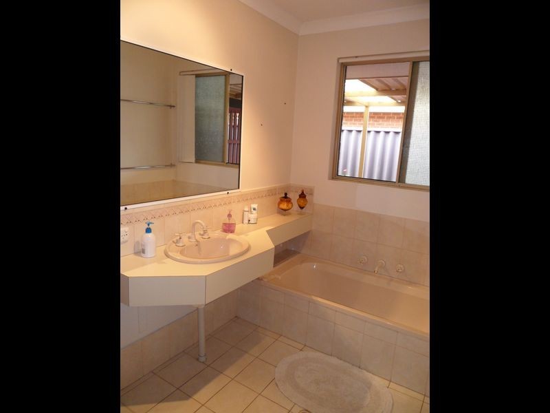 15 Ballard Mews, Success WA 6164