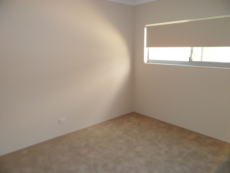 9b Teocote Crescent, Aubin Grove WA 6164