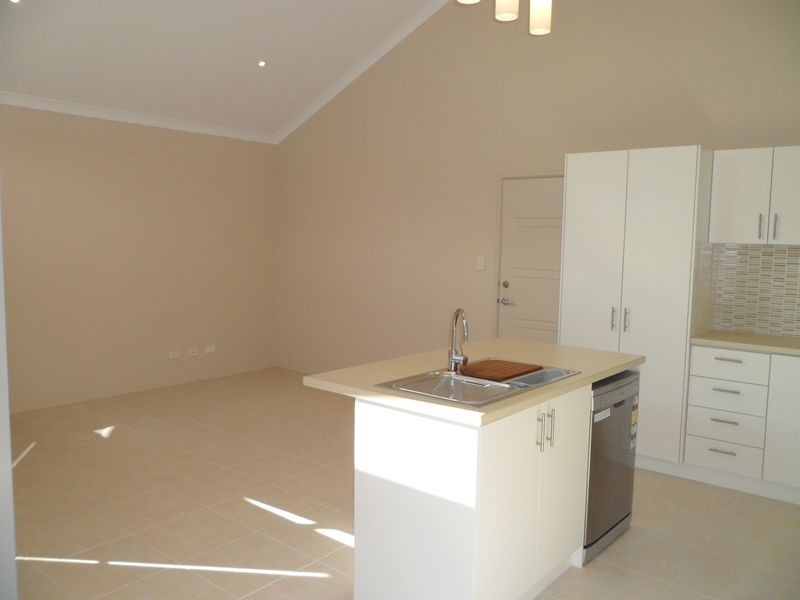9b Teocote Crescent, Aubin Grove WA 6164