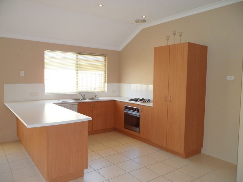 2/3 Sofia Rise, Southern River WA 6110