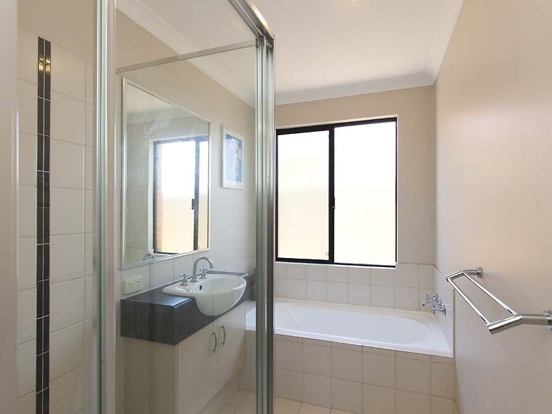 22B Halcyon Way, Atwell WA 6164