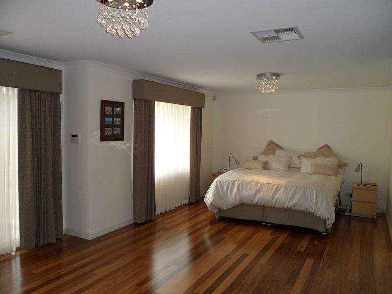 6 Mohan Loop, Hammond Park WA 6164