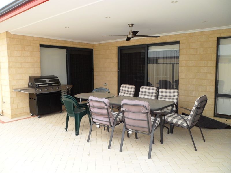 6 Mohan Loop, Hammond Park WA 6164